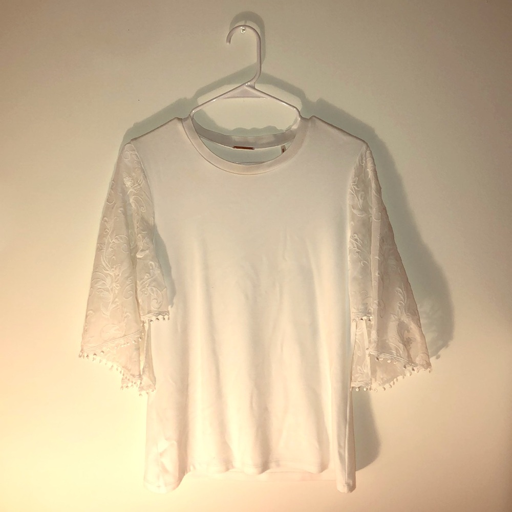 White tee shirt with lace sleeves
